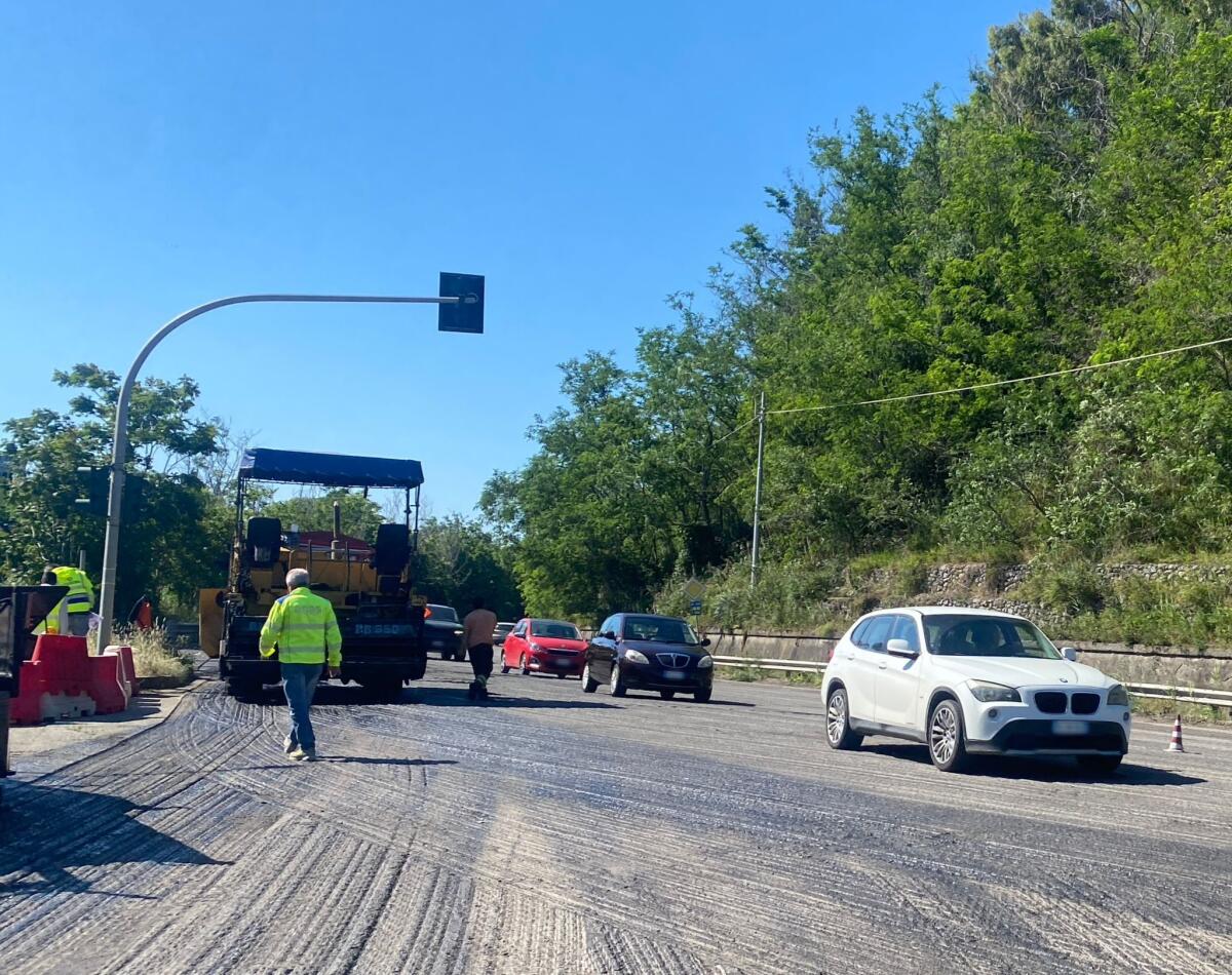 Catanzaro, in assetto definitivo la rotatoria di via Lucrezia della valle all’altezza di via della Stazione - 