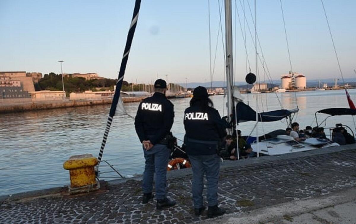 Crotone, fermati due scafisti iracheni: inchiodati da video e testimonianze - 