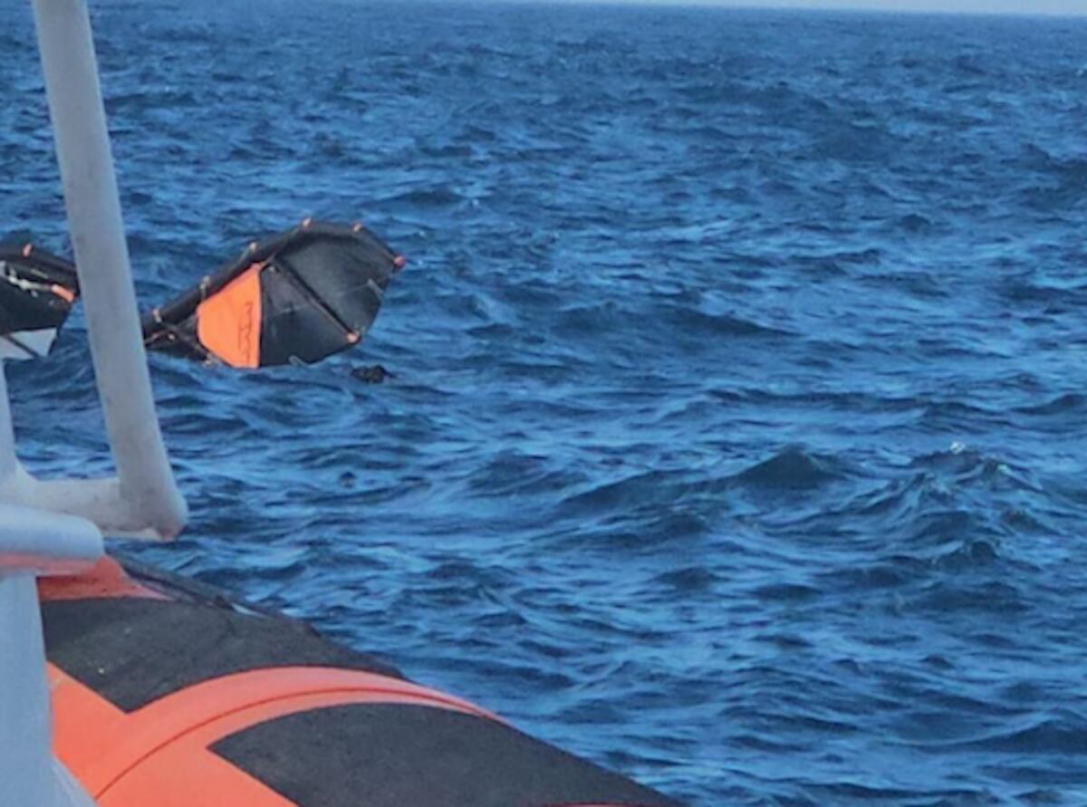 (VIDEO) Crotone: Guardia Costiera in soccorso a Vela e Kitesurfer - 