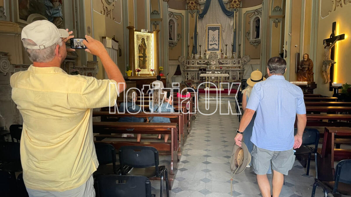 Crotone, i crocieristi incontrano la Madonna di Capo Colonna: emozione davanti all’icona sacra - 