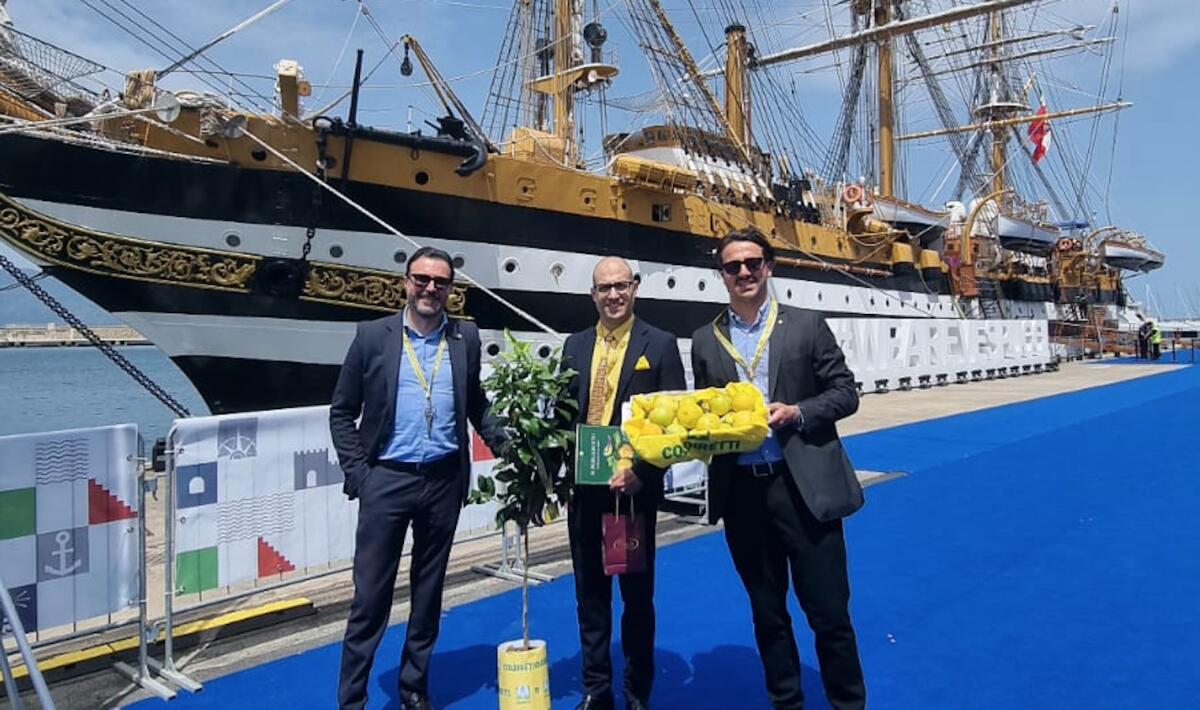 Il profumo della Calabria a bordo della Nave Scuola Amerigo Vespucci - 