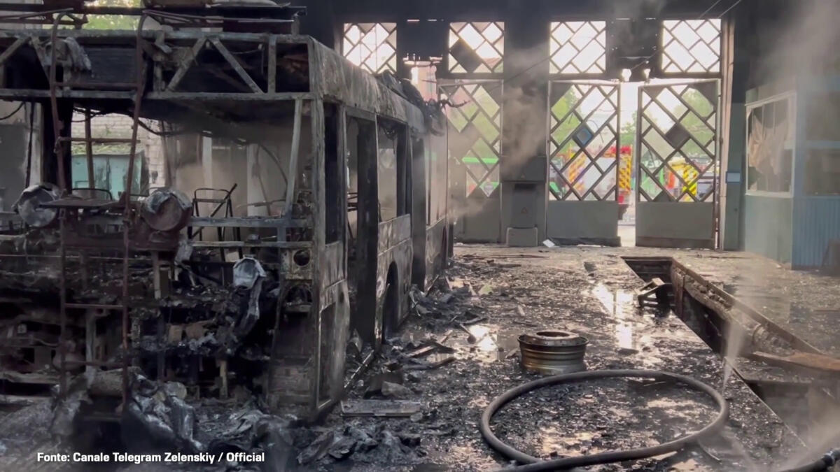 Attacchi russi nella notte nelle zone orientali dell'Ucraina - 