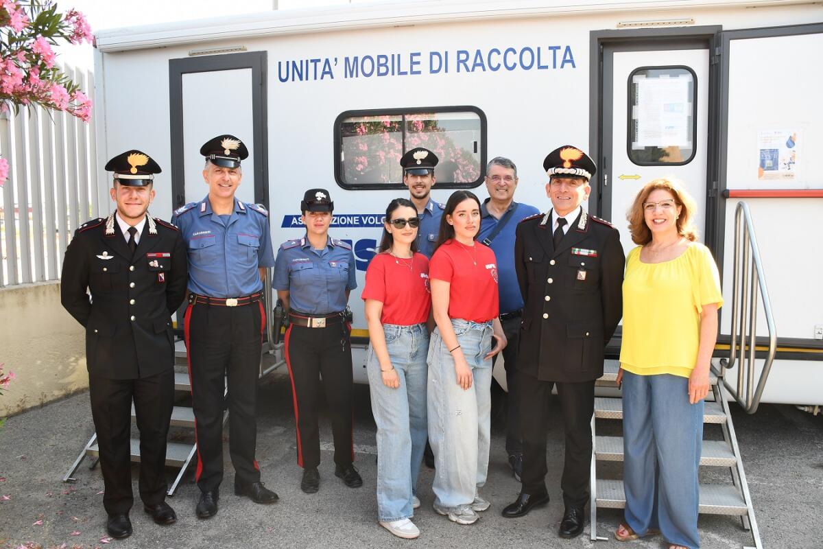 Carabinieri di Crotone e AVIS insieme per la solidarietà: oltre 20 donazioni di sangue in un gesto di vicinanza - 