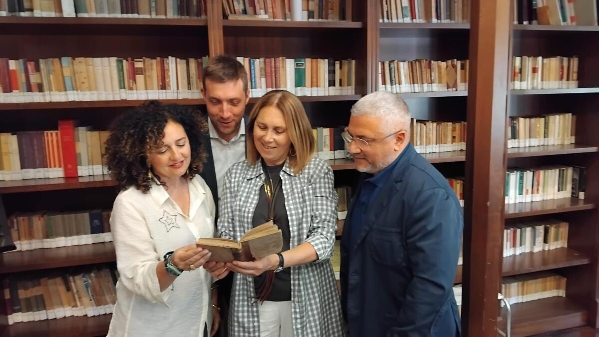 I carabinieri restituiscono alla biblioteca “F. De Nobili” un volumetto di fine Ottocento - 