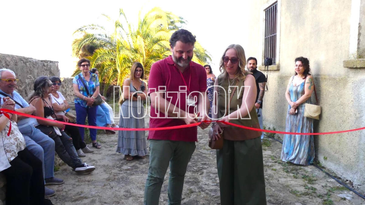 Ritorna la lettura al Castello Carlo V di Crotone con "I FuoriLeggi": inaugurata la free library - 