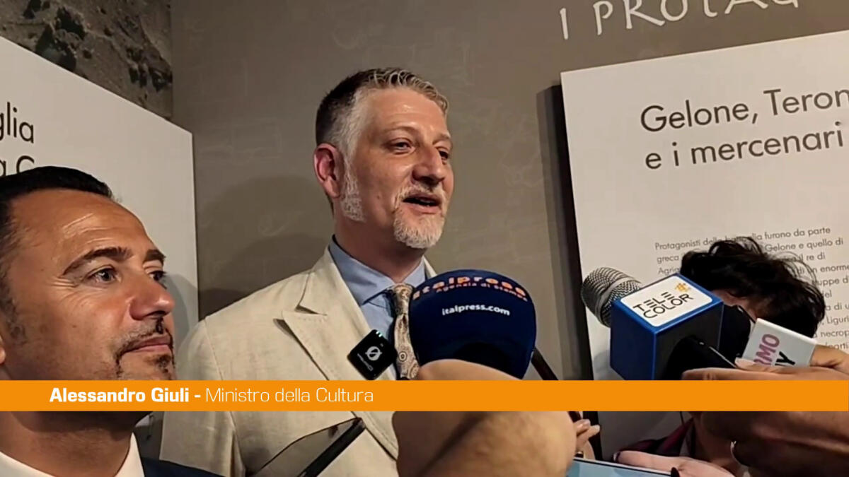 Giuli "Nel mio nuovo libro mi occupo di luoghi antichi immutati" -