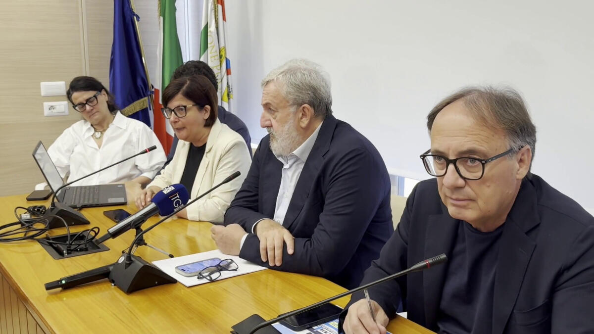 Emiliano "Minacce social? Sono uno dei pochi governatori senza scorta" - 