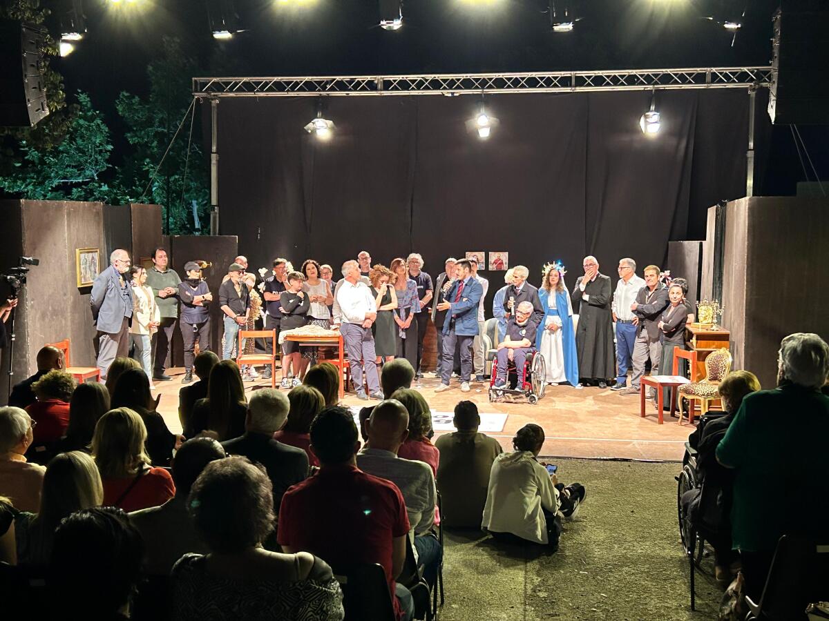 Dal taccuino al palcoscenico: la trilogia solidale dei giornalisti crotonesi - 