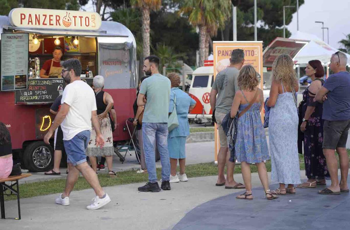 Successo per le prime due serate del Beer Festival di Soverato: atteso il clou di stasera e domani  - 
