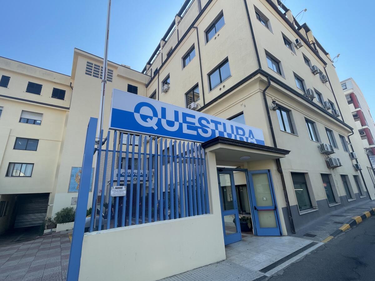 Crotone: arrestato uomo per maltrattamenti in famiglia, minacciava di morte la moglie anche davanti agli Agenti - 