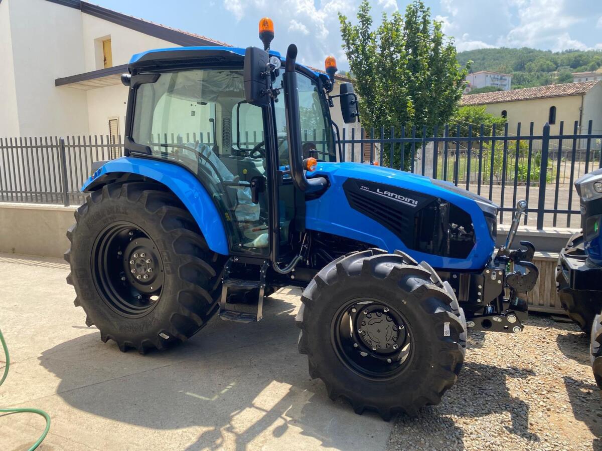 Castrovillari, nuovo trattore per la manutenzione del verde urbano e rurale - 