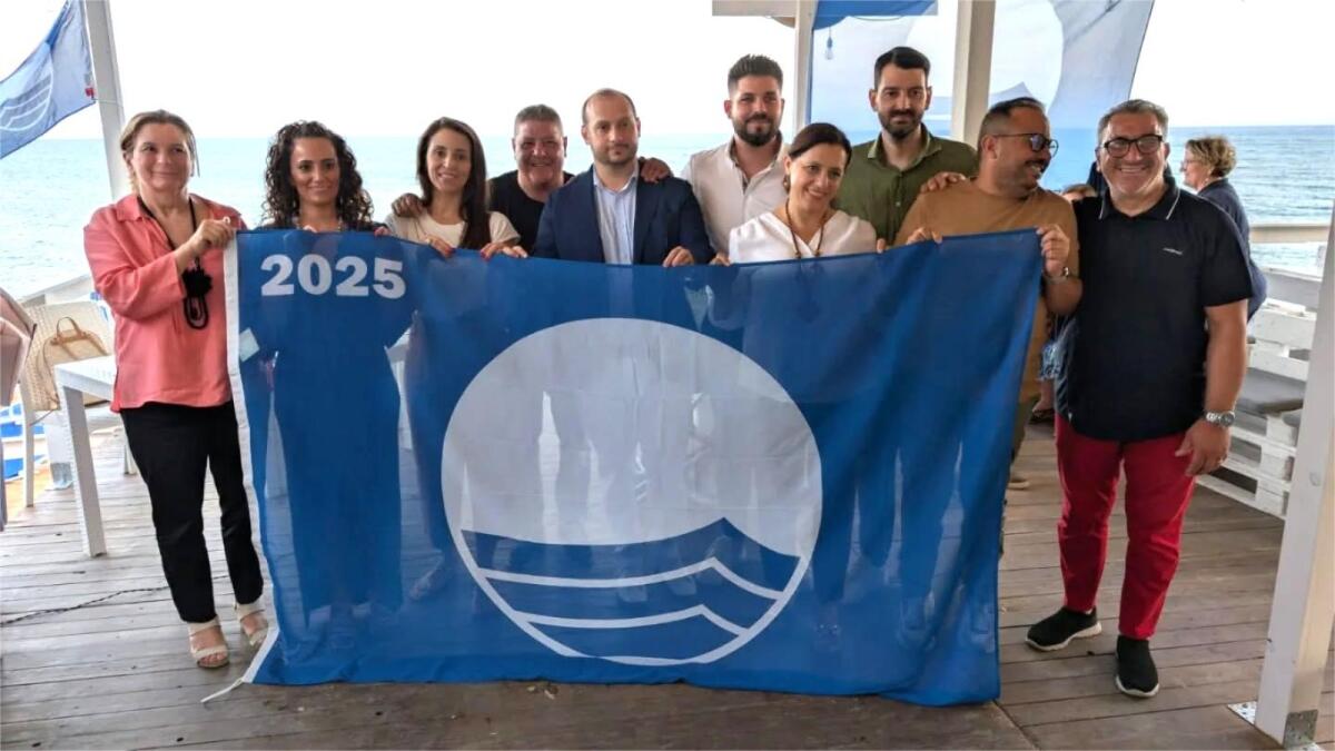 Bandiera Blu: anche nel 2025 Isola C.R. è sinonimo di eccellenza con la qualità del suo mare e del territorio - 