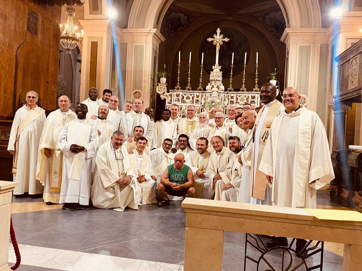 La Diocesi di Crotone in festa: 25 anni di sacerdozio dell'Arcivescovo Alberto Torriani - 