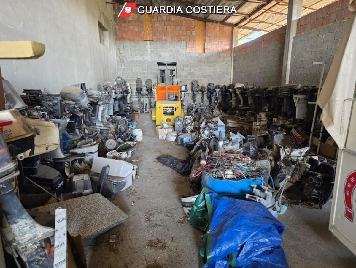 Controlli della Guardia Costiera di Crotone, scatta il sequestro per un cantiere nautico - 