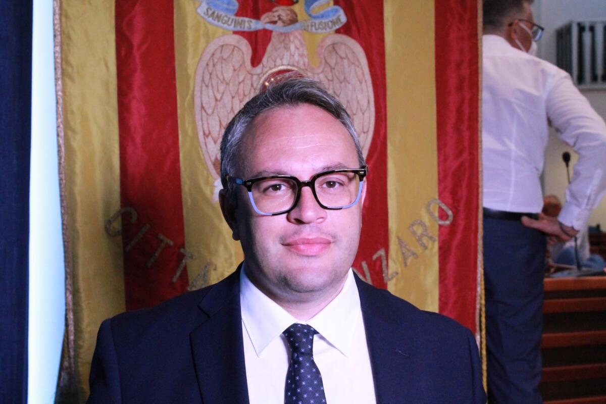 Catanzaro - Talerico denuncia: «Ancora nessun rimborso per i libri scolastici» - 