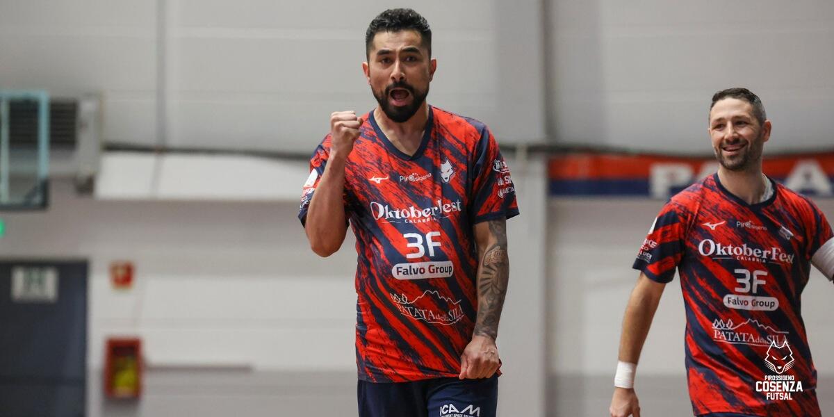Pirossigeno Cosenza - Cabeça sveste la maglia rossoblù, il ringraziamento del club - 