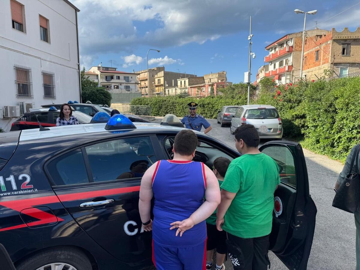 Isola C. R. - Un giorno da Carabinieri per i bambini della Medihospes - 