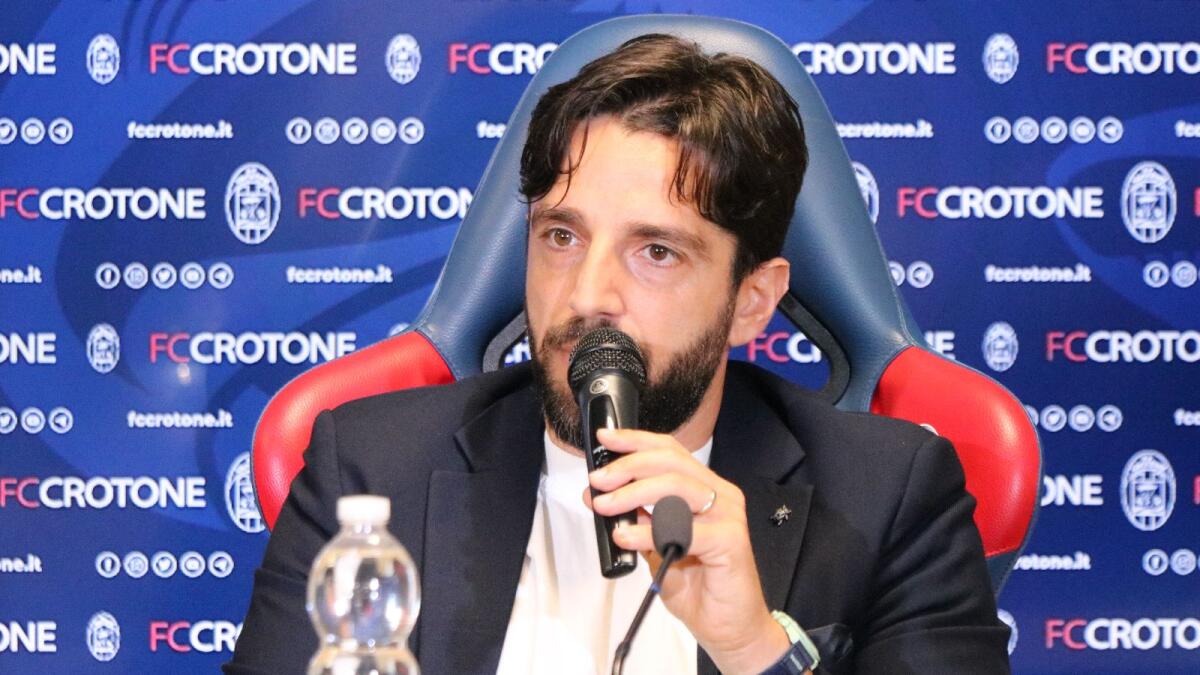 Fine del percorso tra il Crotone e Amodio: il direttore sportivo lascia per nuove sfide - 