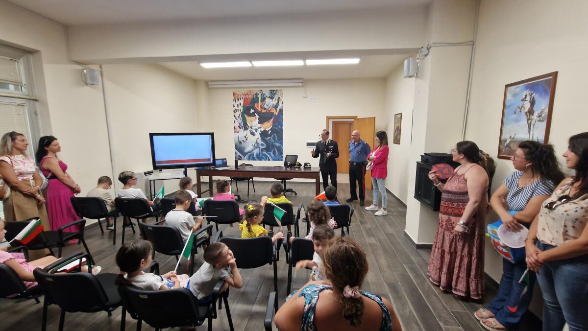 “Educhiamo alla Legalità”: i piccoli crotonesi in visita ai Carabinieri - 