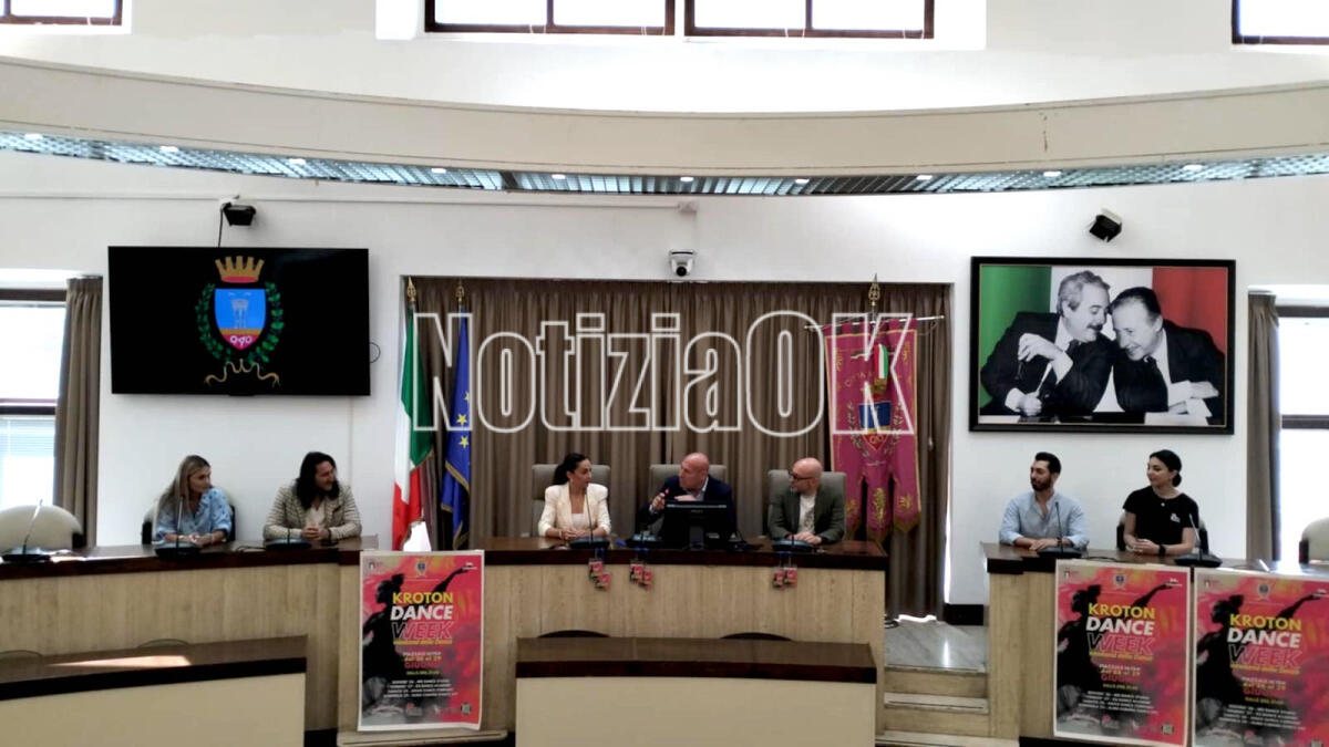 (Video) Crotone balla sotto le stelle con il Kroton Dance week - 