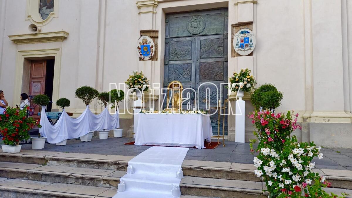 Corpus Domini a Crotone: Messa all’aperto e solenne processione fino al Duomo - 