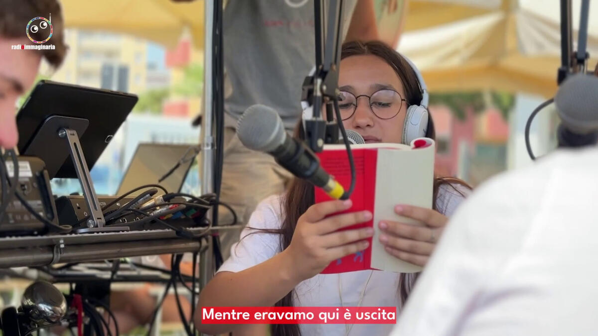 Stop ai cellulari alle superiori, cosa ne pensano gli adolescenti? - 