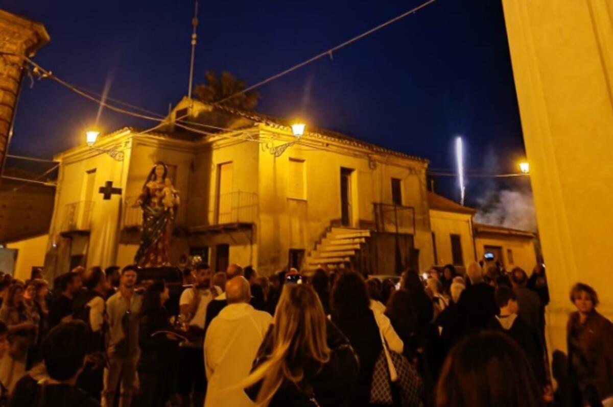 Maida, si conclude il mese mariano con l’intronizzazione della Madonna di Bellacava: «Un momento di grande significato per la comunità» - 