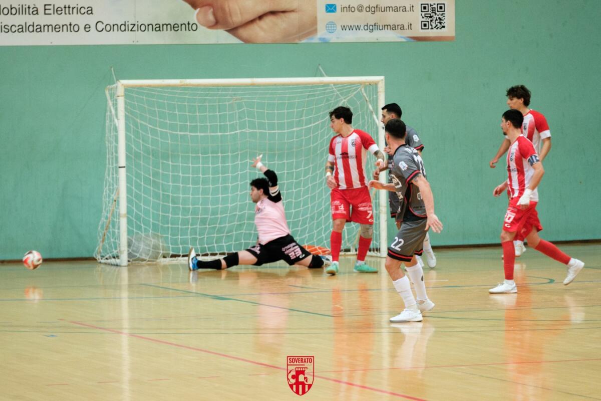 Ciro Rosario Parisi saluta il Soverato Futsal - 