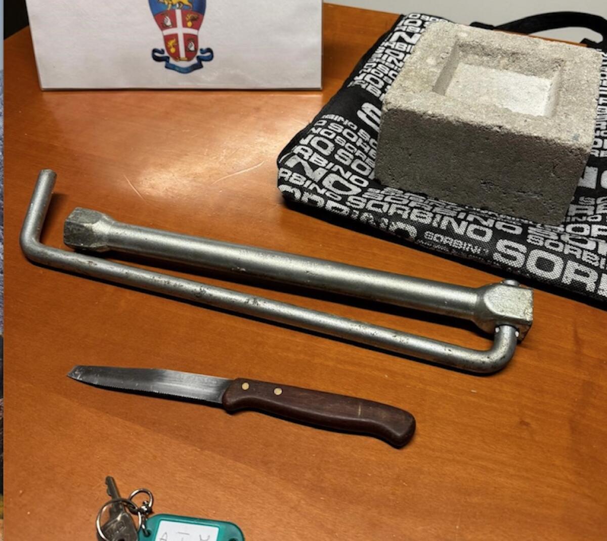 Cutro - Tenta di scassinare il Postamat, 36enne arrestato dai Carabinieri - 