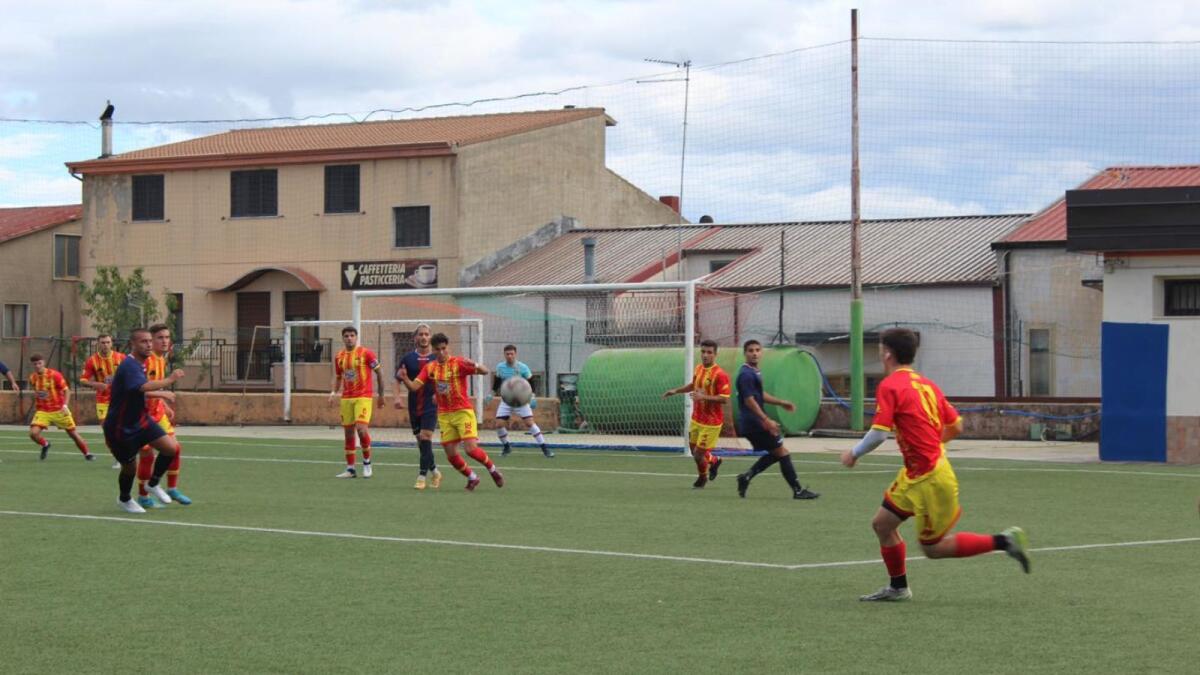 Cotronei, crisi dirigenziale nell’ASD: il Comune avvia le consultazioni per salvare la squadra - 