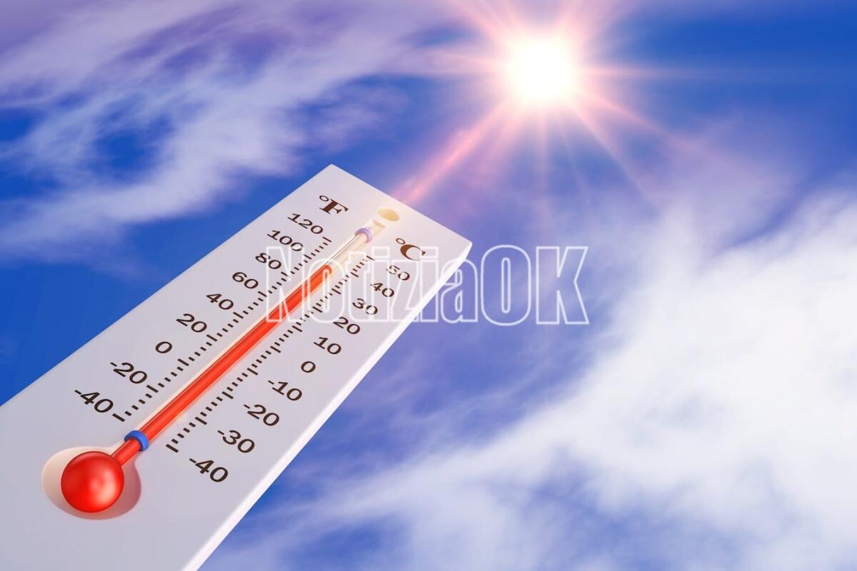 Calabria, stop ai lavori sotto il sole nei giorni di caldo estremo: vietato lavorare dalle 12:30 alle 16:00 - The thermometer on the background of the sun. 3d rendering.