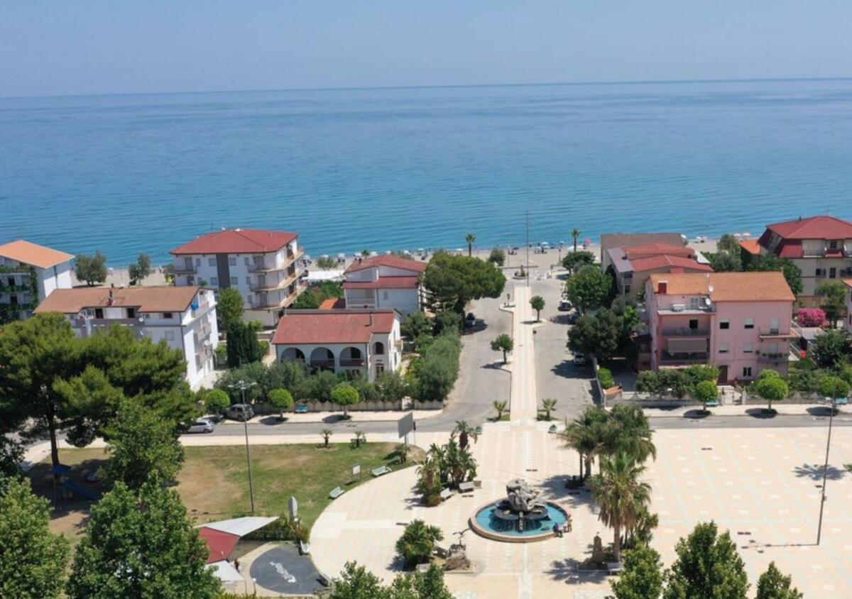 Pietrapaola, Estate 2025: doppio riconoscimento per le spiagge con Bandiera Verde e Vele Legambiente -