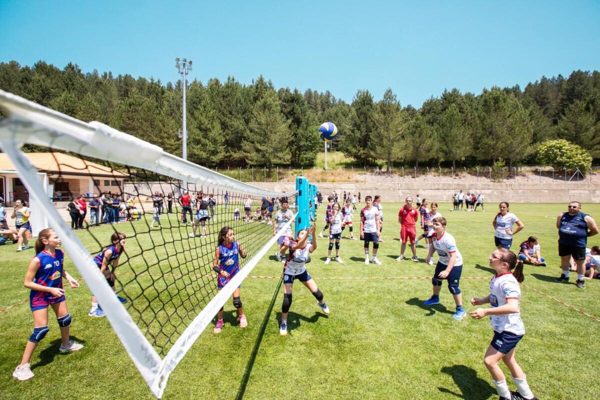 Turismo montano e sport: grandissima partecipazione sul lago Arvo per la due giorni di Volley S3 - 