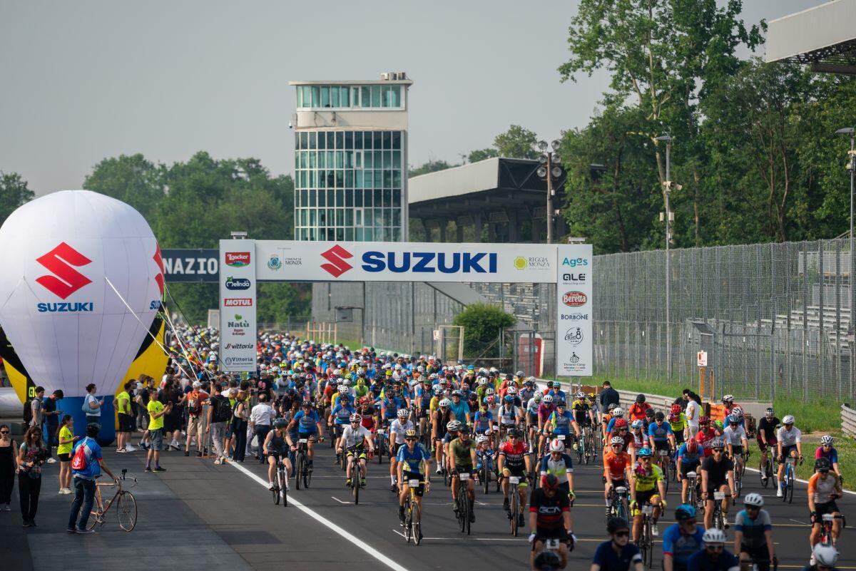 Suzuki Bike Day, un’onda blu di oltre 2500 ciclisti conquista Monza - 