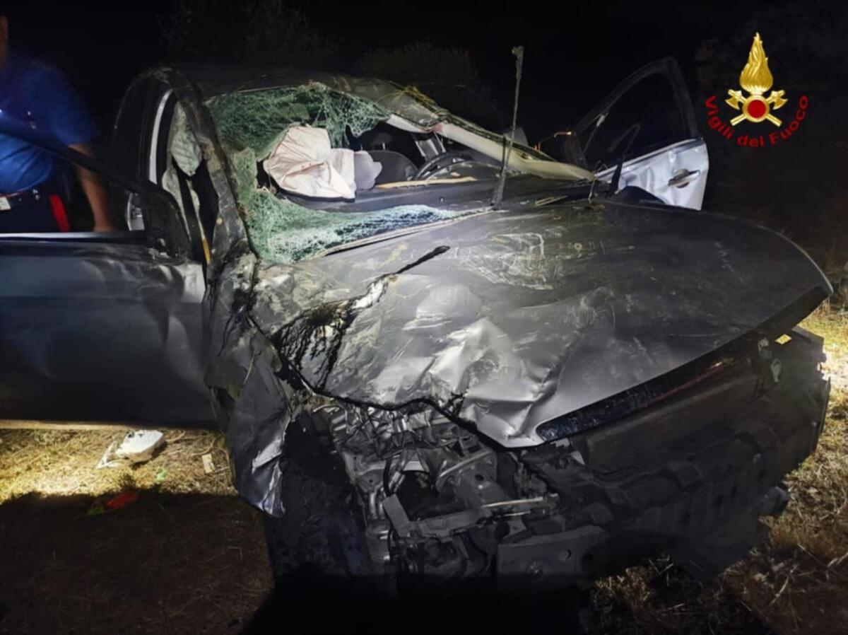 Ennesimo incidente in Calabria, auto si ribalta. Feriti quattro giovani - 