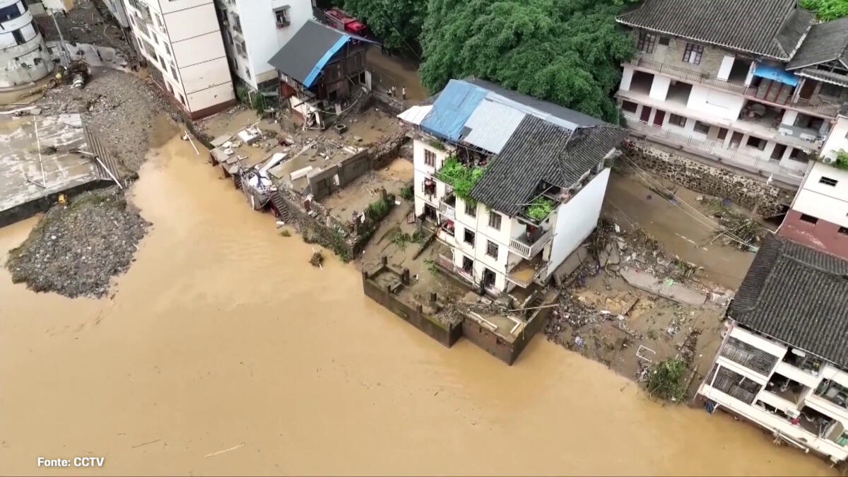Piogge torrenziali nel sud ovest della Cina, evacuate 80 mila persone - 