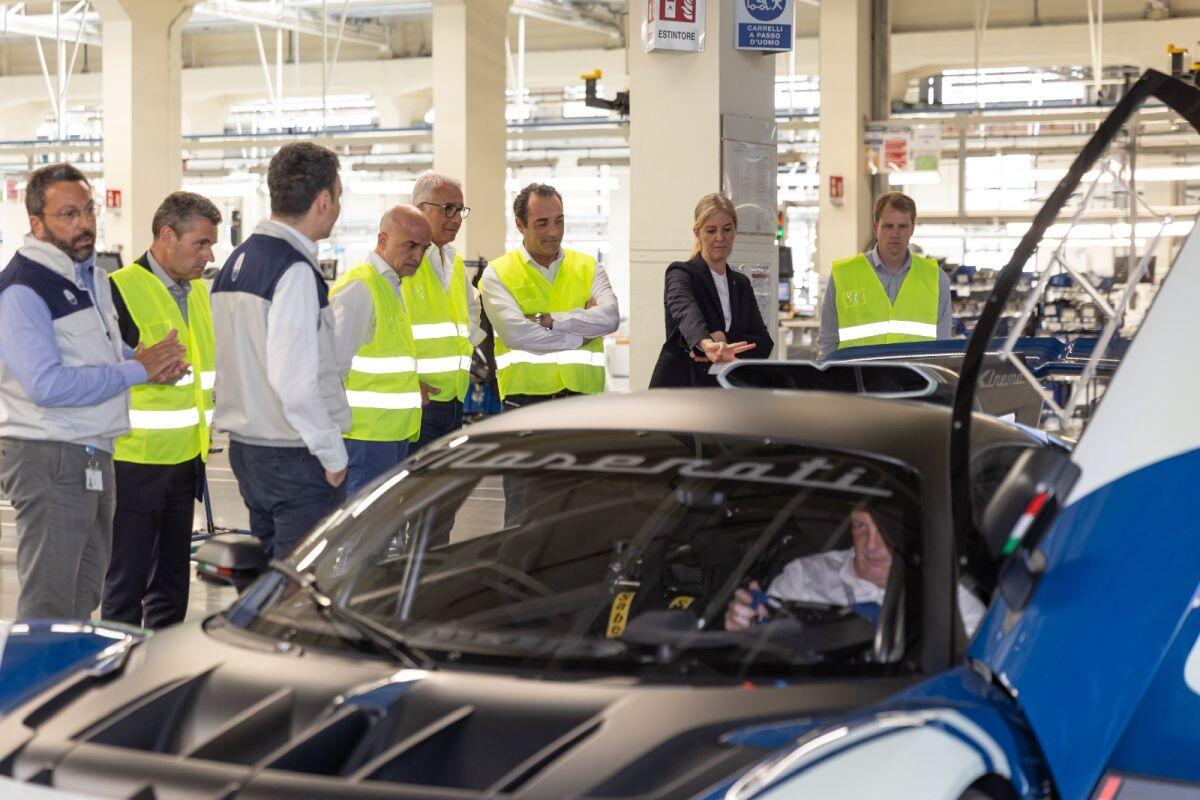 Stellantis, Filosa visita stabilimento Maserati “Orgogliosi del marchio” - 