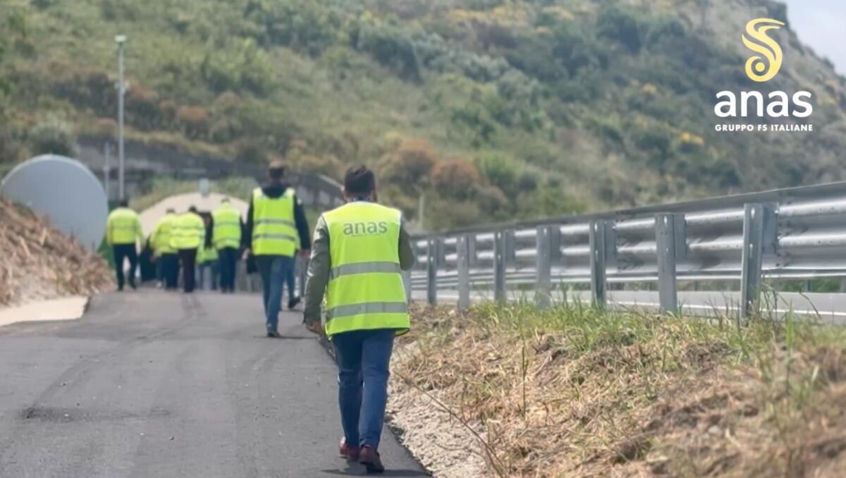 Amantea, lavori notturni nella galleria Coreca: Anas completa gli impianti tecnologici sulla SS 18 - 