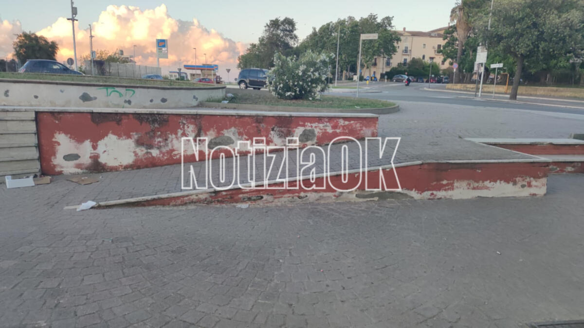(Foto) Nei Quartieri di Crotone - Piazzale Nettuno, incompiuta: quale futuro? - 