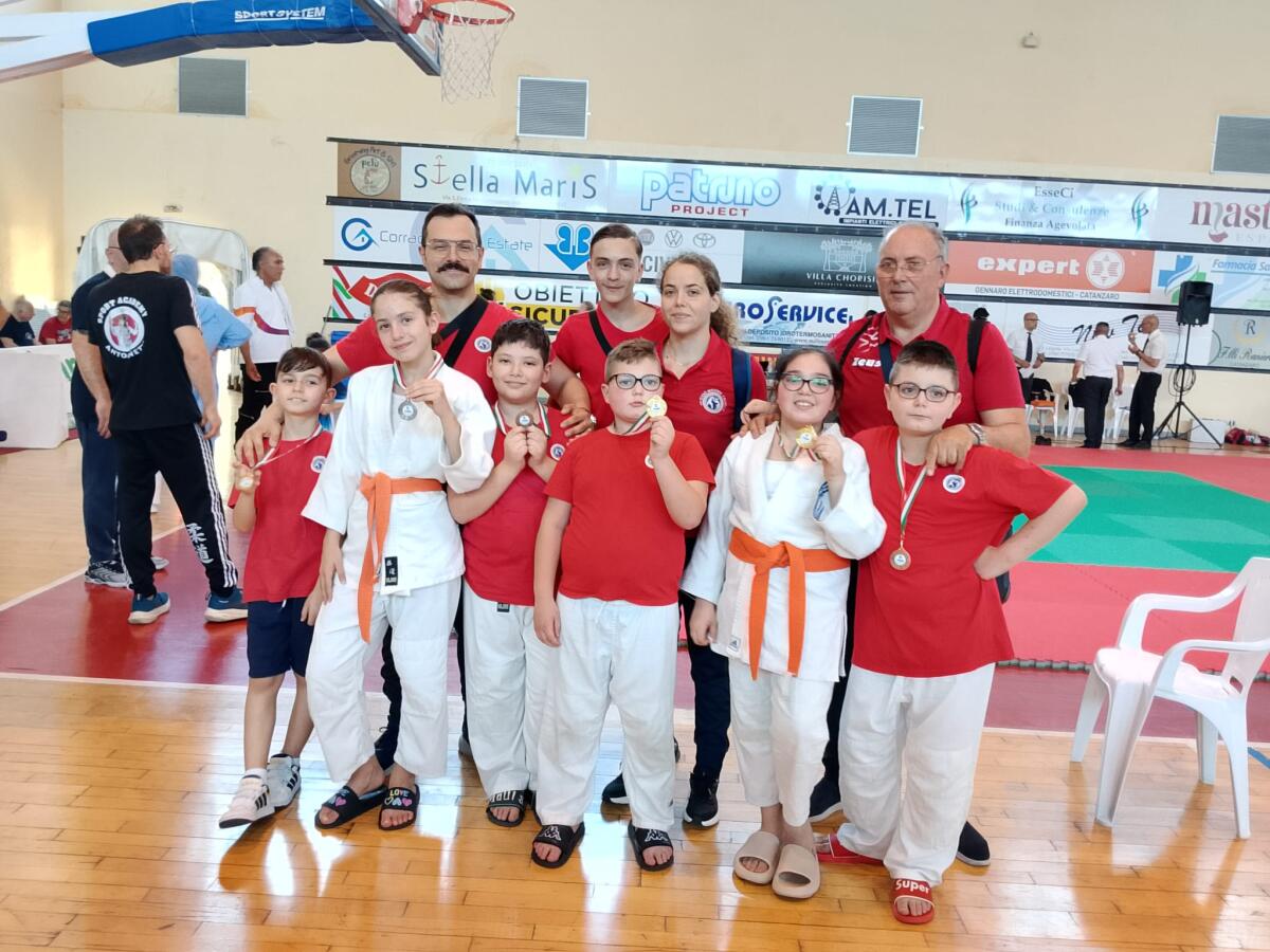 Successo e medaglie al 2° Memorial Sinibaldo Scalise: la Judo Milone brilla al Palagiovino - 
