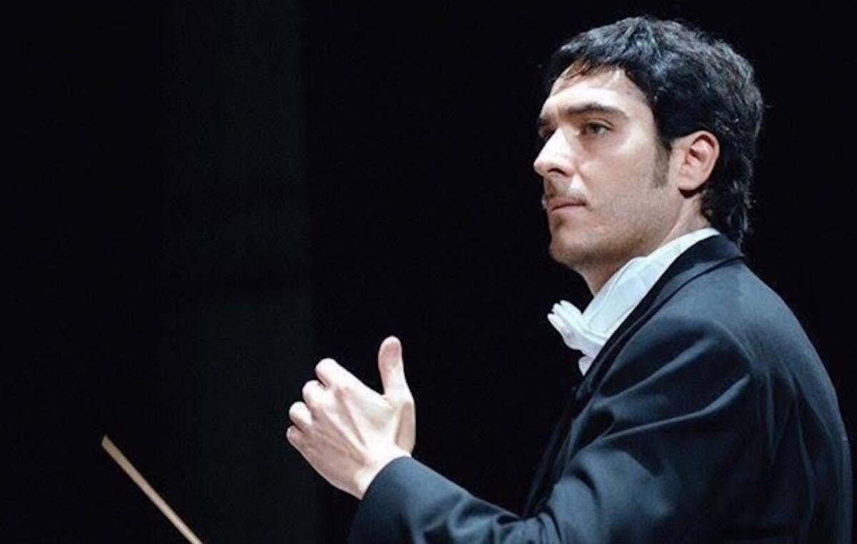 Il maestro crotonese Gianluigi Borrelli dirige la Sinfonica Brutia nel concerto giubilare -