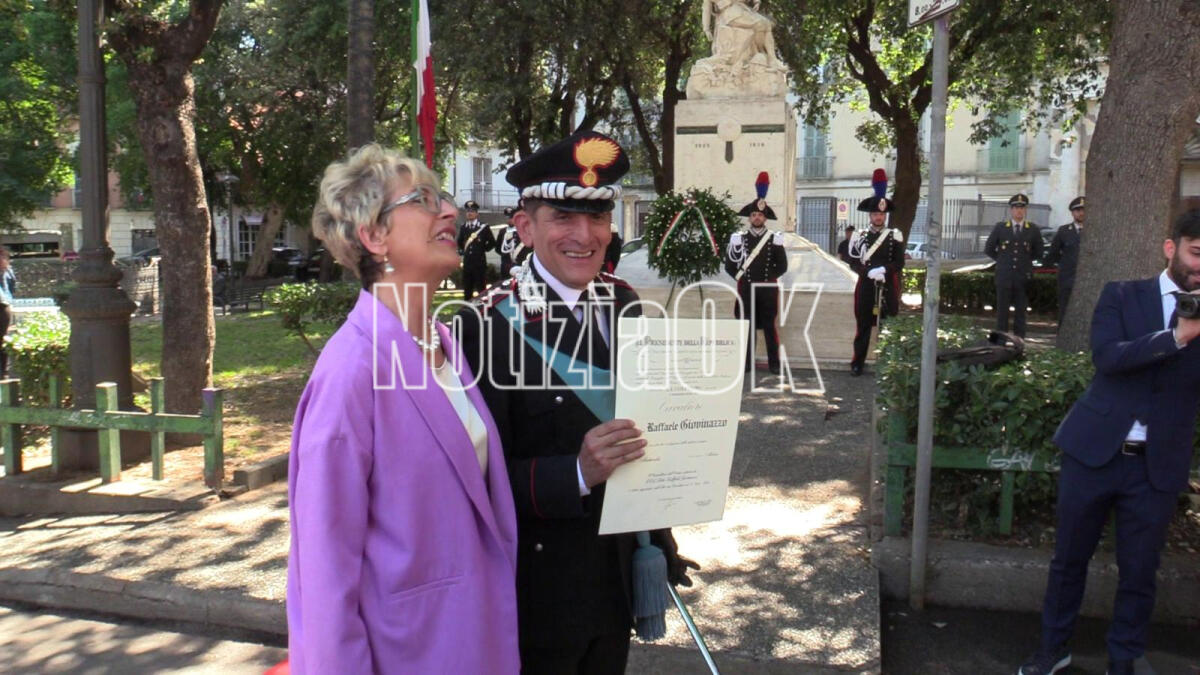 (VIDEO) Il tricolore e la musica dei giovani: Crotone celebra la Festa della Repubblica: onorificenza al colonnello Giovinazzo - 