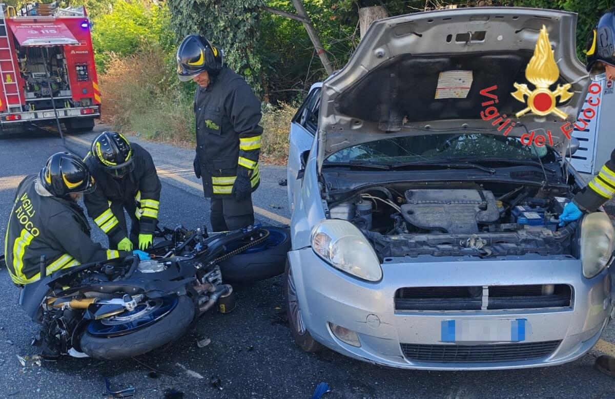 In Calabria - Incidente stradale: gravemente ferito il conducente della moto - 