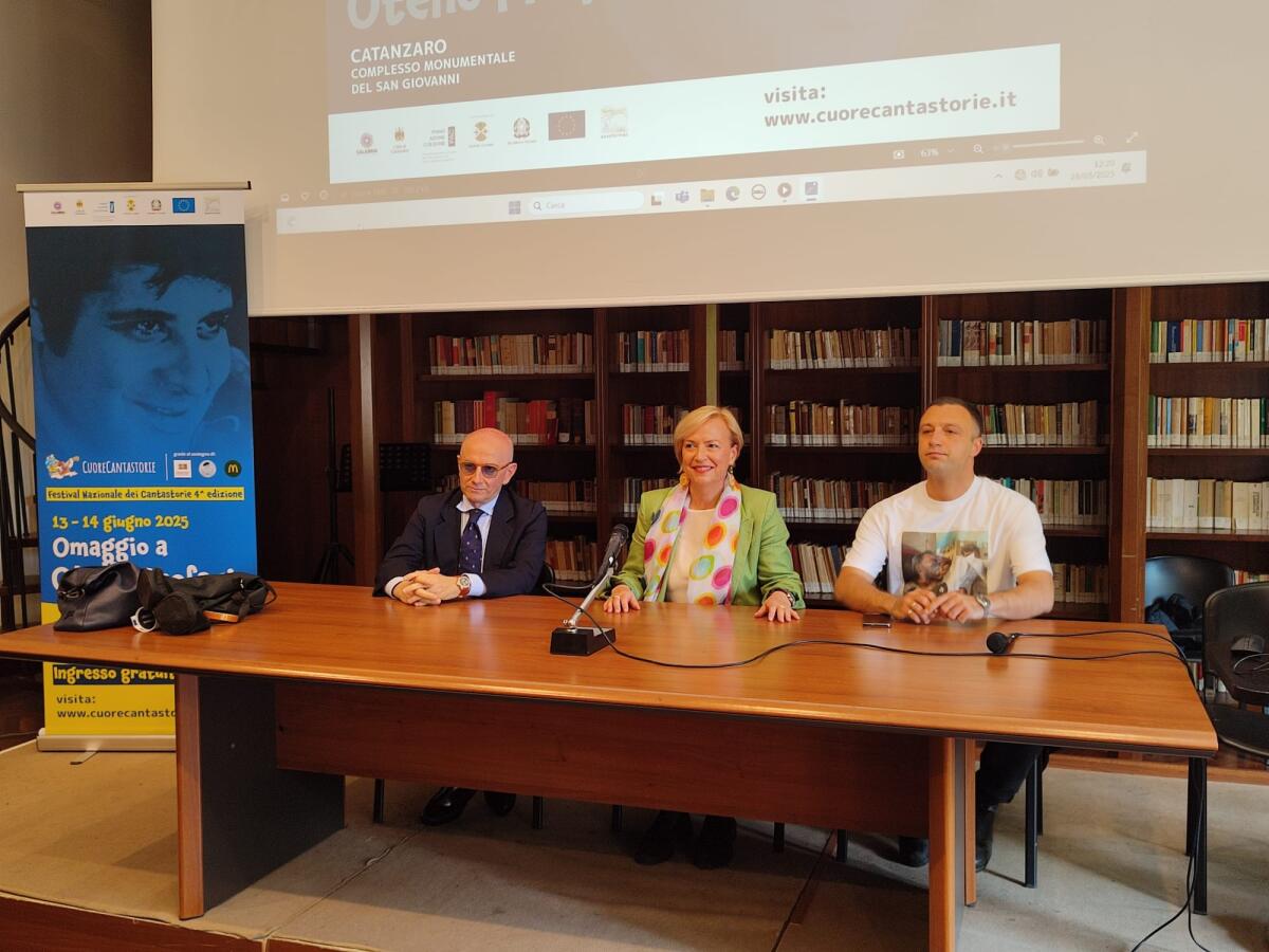 Cuore Cantastorie accende Catanzaro: dialetti, musica e memoria nel cuore del centro storico - 