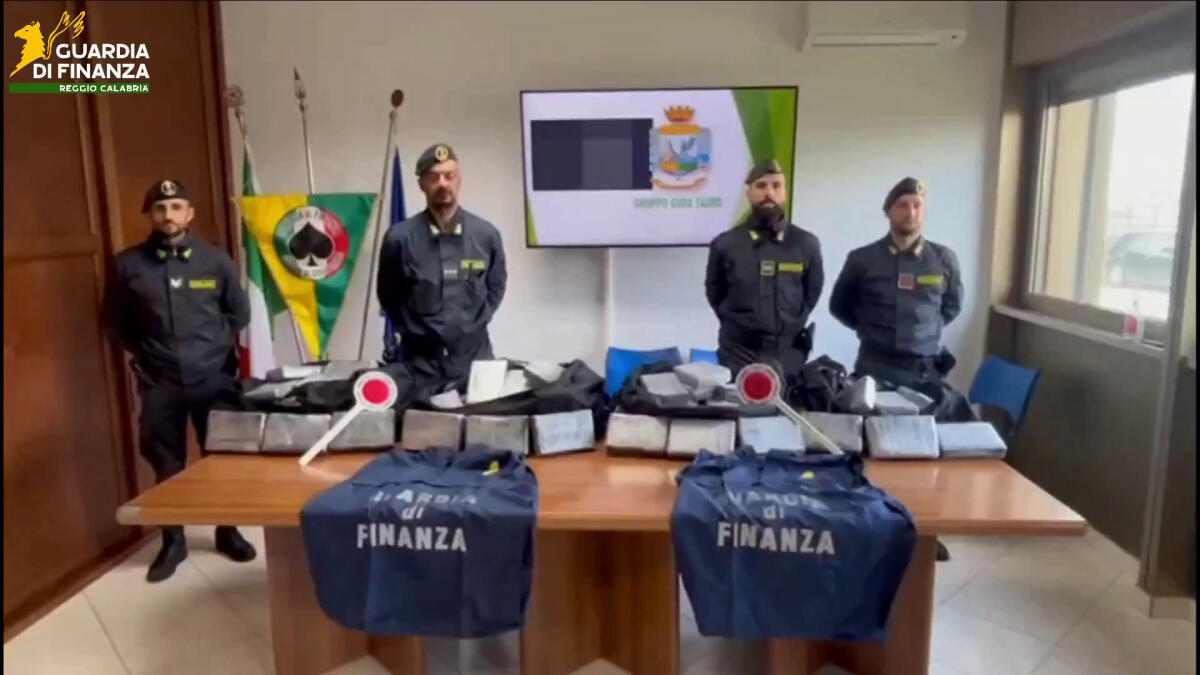 Gioia Tauro, sequestrati 228 kg di cocaina e arrestati due portuali - 