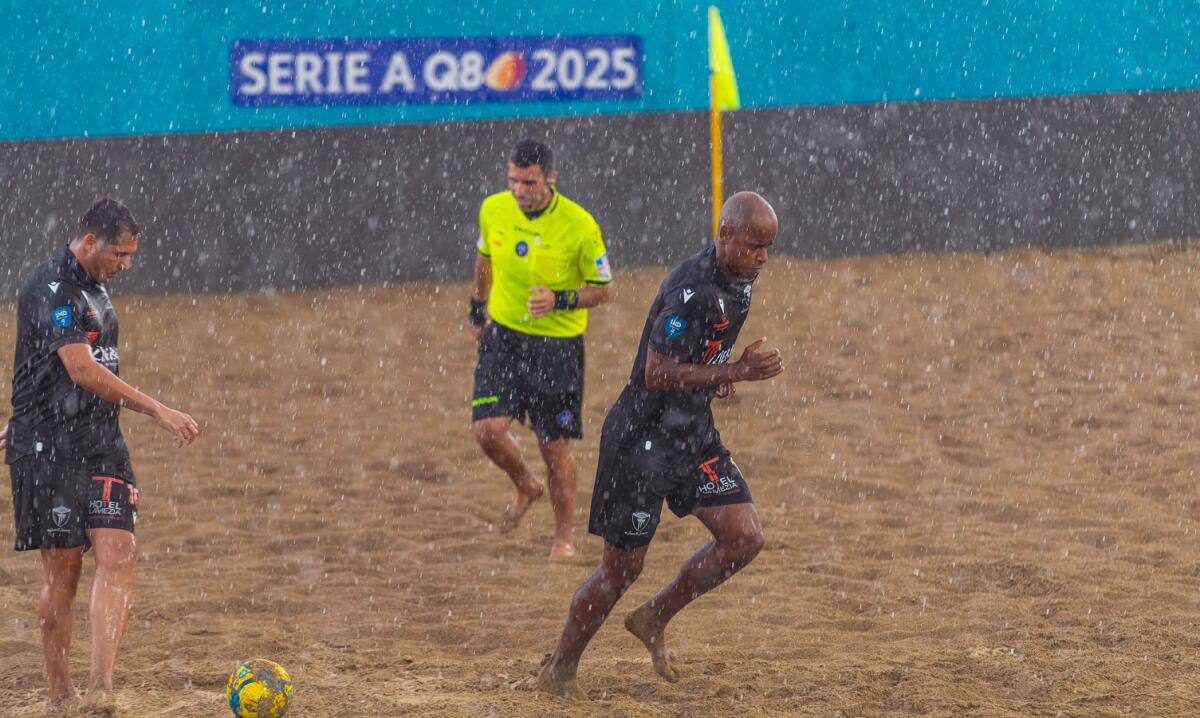 Beach Soccer - Icierre Lamezia, primo squillo a Terracina: primi tre punti nel girone promozione - 