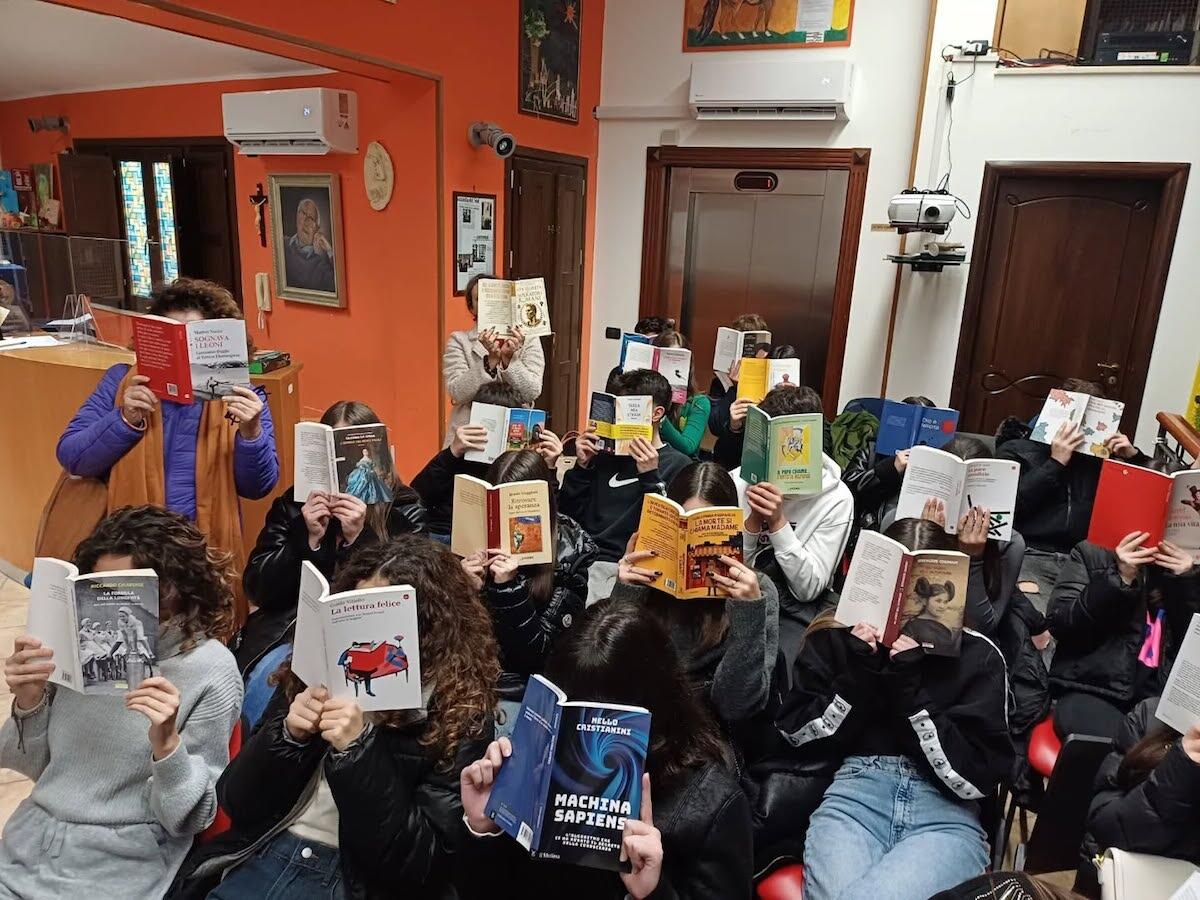 Crotone - Dopo un anno di libri ed emozioni si concludono gli incontri del Bibliocinescuola - 