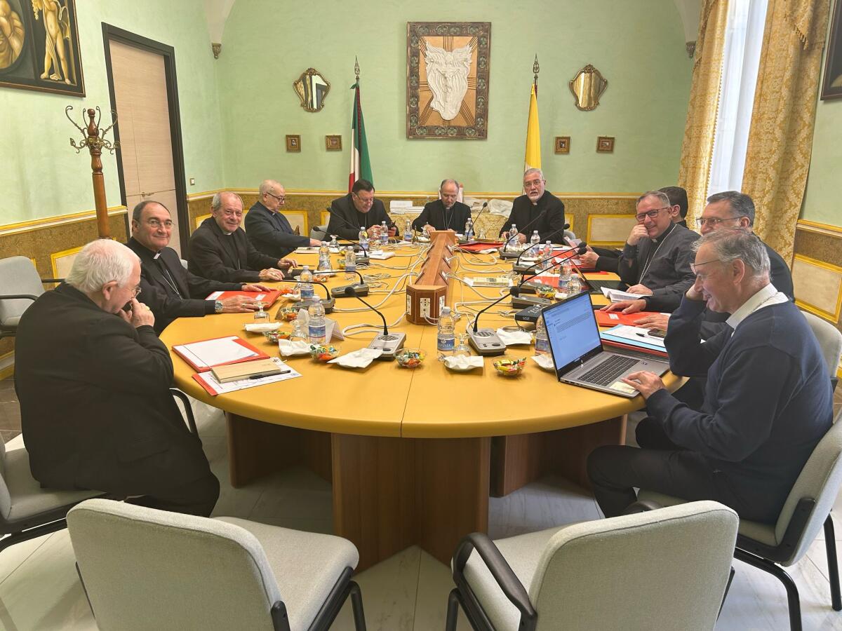 I Vescovi Calabresi incontrano esperti e definiscono linee per il futuro della Chiesa regionale - 