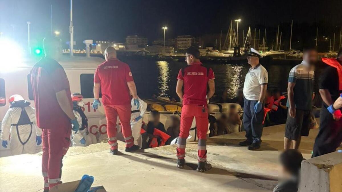 66 persone salvate al largo di Crotone - 
