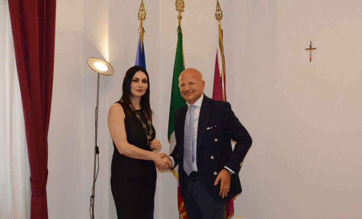 Incontro tra il Questore di Crotone e la segretaria regionale UIL: focus su legalità e diritti dei lavoratori - 